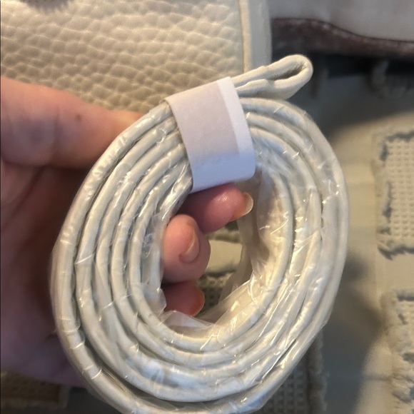 Mario Valentino Off White Shoulder Bag - Picture 9 of 11